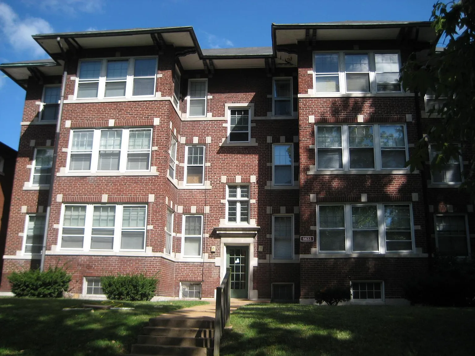 3 bed, 1744 sqft, $2,500 — Photo 1