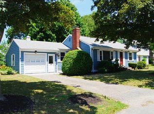 8 Haliburton Rd, Rumford, RI 02916