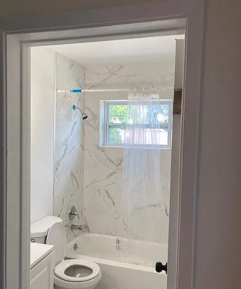 341 SW 15th St — Photo 5