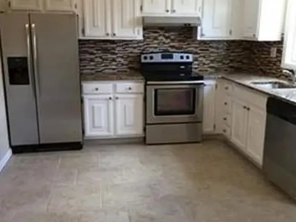 30 Yorktown Ct #30, Chicopee, MA 01020