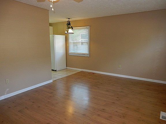 5th image of 206 E Circle Dr