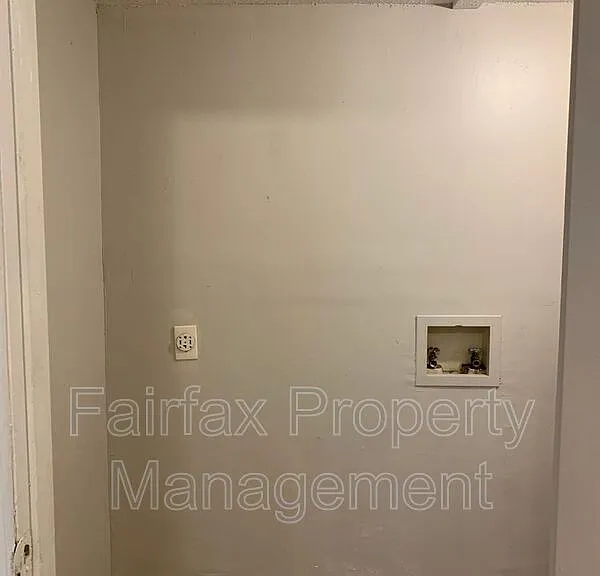 1427 Cherrycrest Dr — Photo 15