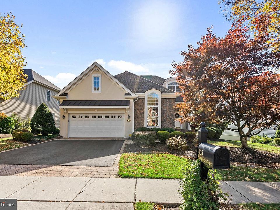 1st image of 303 Blue Heron Ct