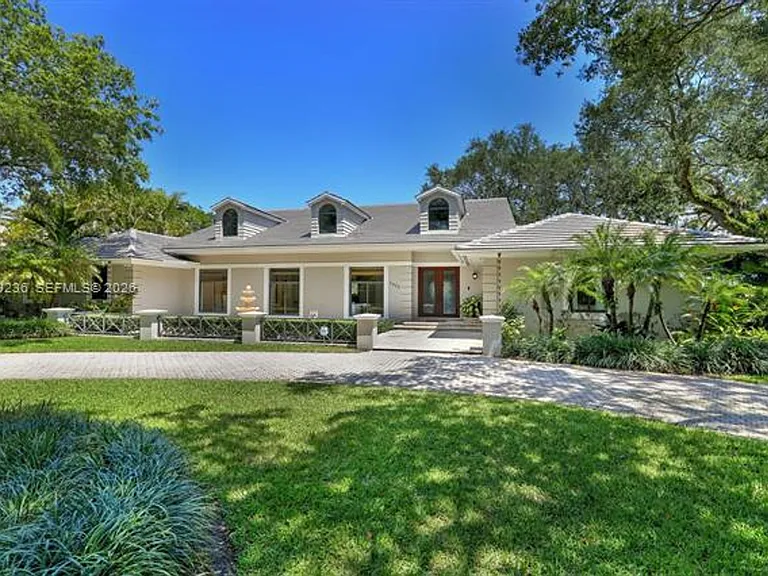 3425 Alhambra Cir — Photo 5