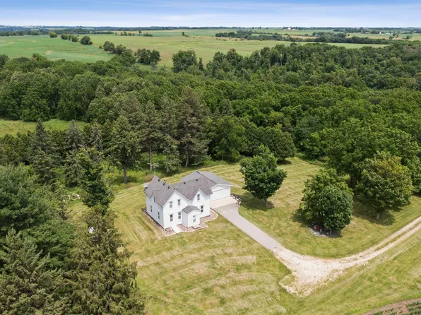 3091 Springwater Rd, Decorah, IA 52101