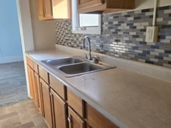 62 Main St, Dexter, ME 04930