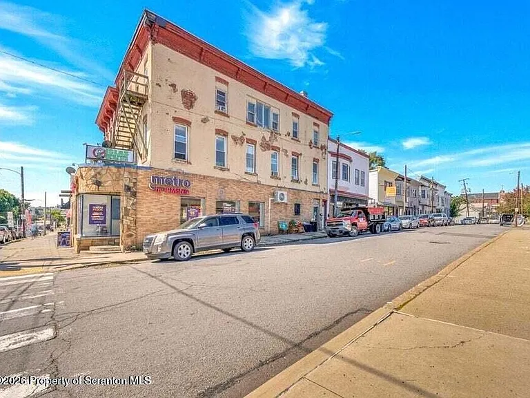 1102 Jackson St — Photo 2