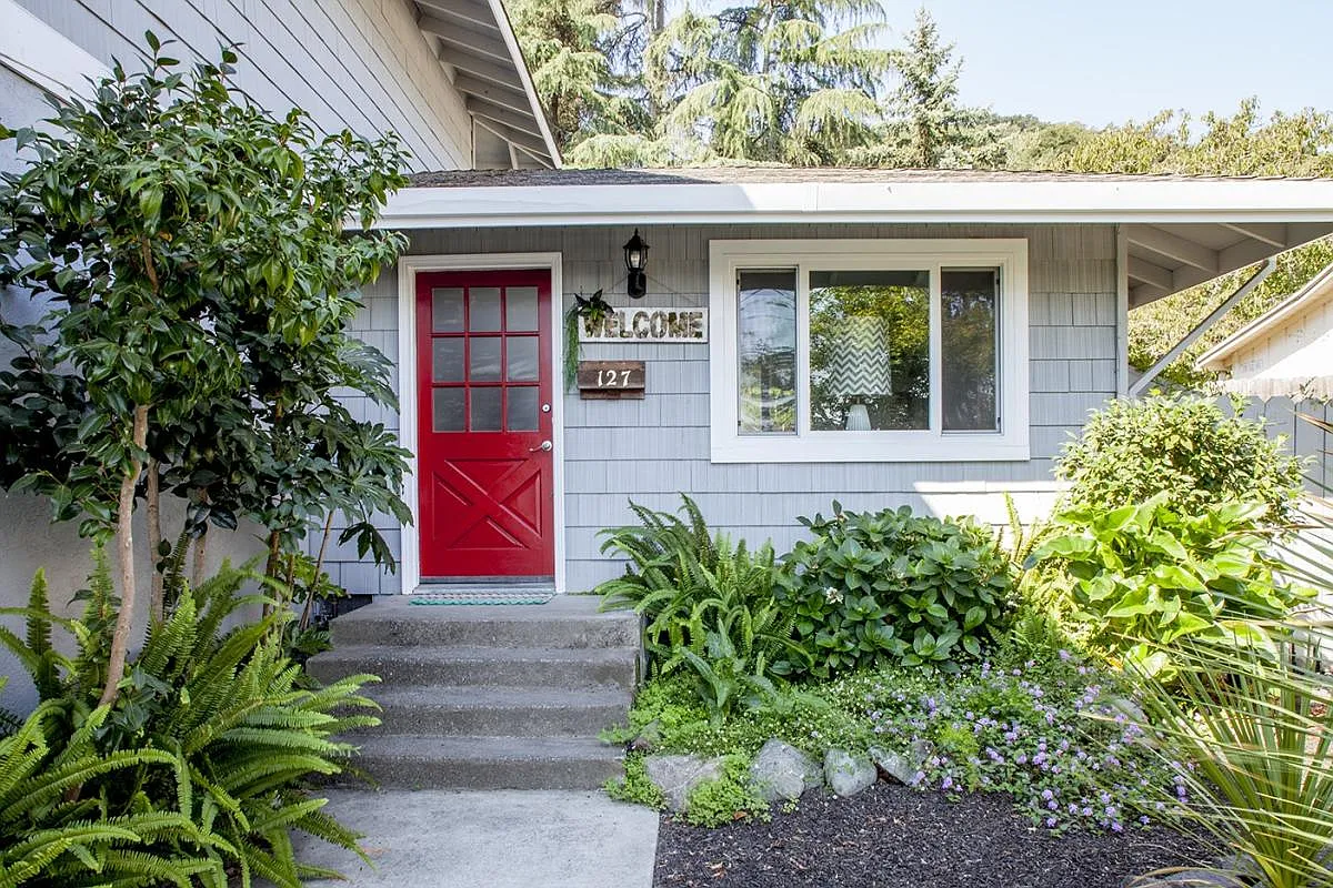 Frontyard - 127 Lilienthal Ave