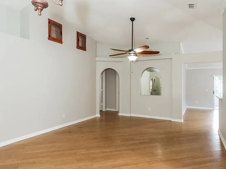 25213 Hyde Park Blvd — Photo 3