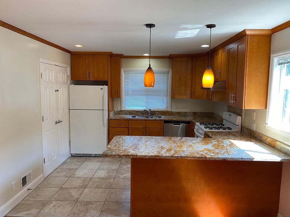 1st image of 41 W 39th Ave #3900