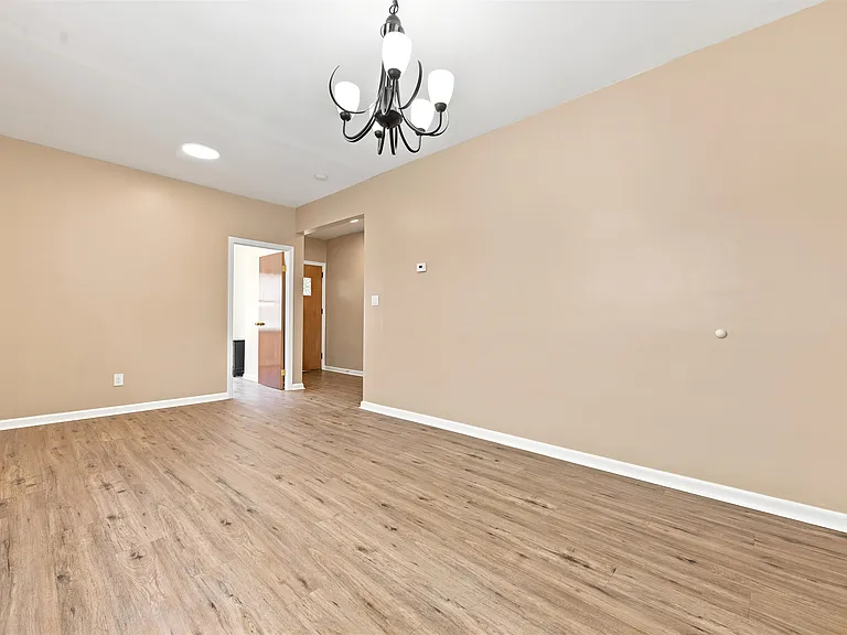 164 W 31st St #1 — Photo 4