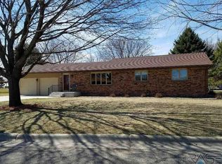 906 7th Ave SE, Pipestone, MN 56164