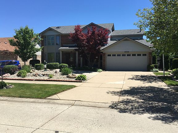 3rd image of 6556 Woodmere Dr