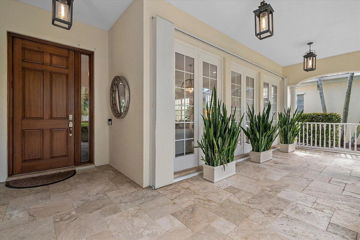 4 bed, 3.5 bath, 2499 sqft, $12,500 — Photo 2