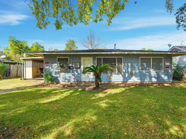 402 Bluebonnet Dr, La Marque, TX 77568