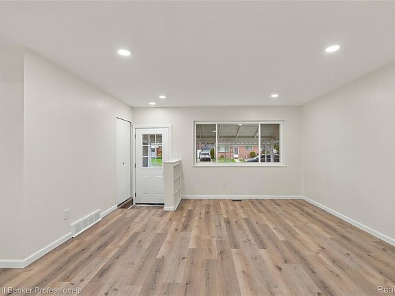 3rd image of 30144 Roan Dr