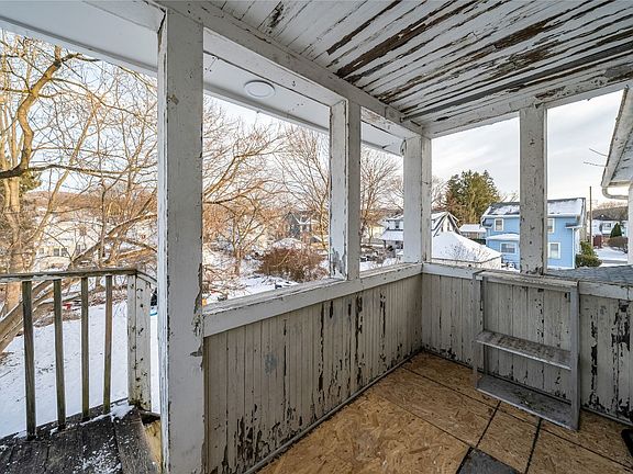 4th image of 64 Louisa St