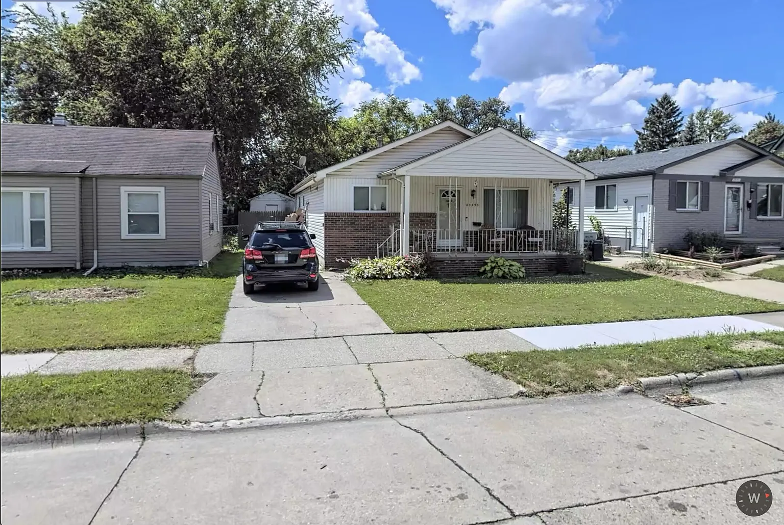 23393 Cayuga Ave photo 1