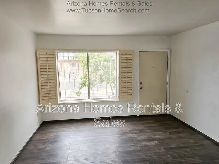 2425 S Rose Peak Dr — Photo 2