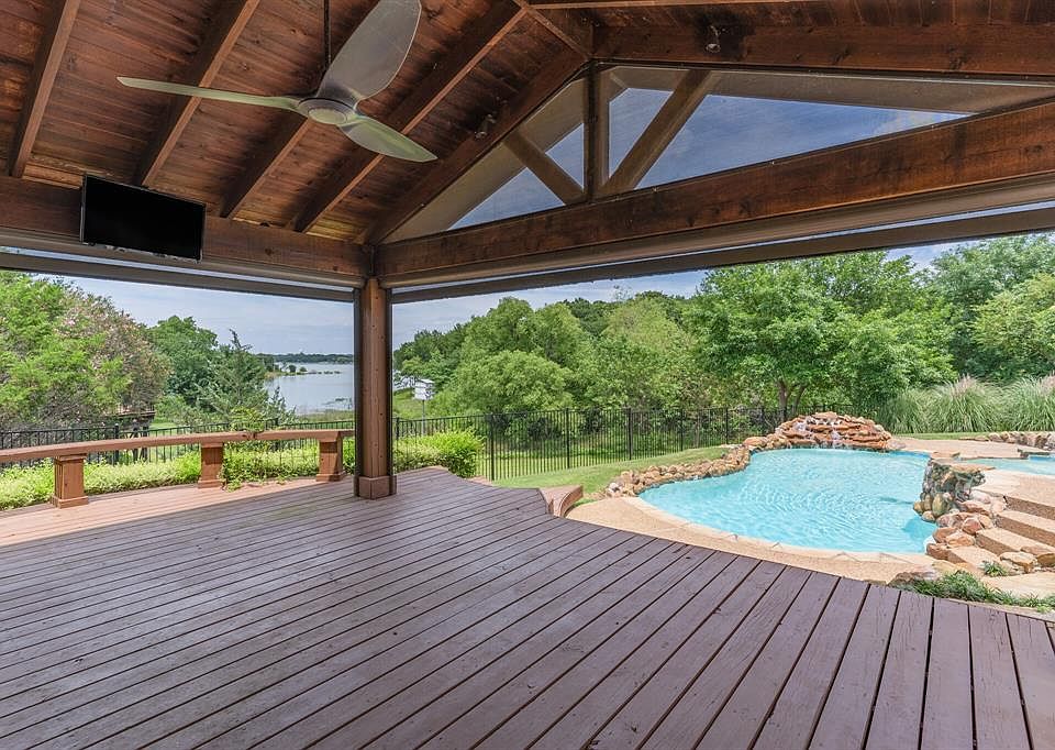 1st image of 3045 Lakeside Dr