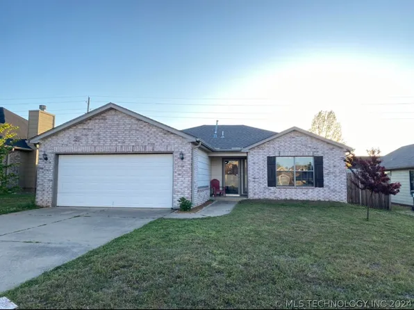 5416 Redbud Pl, Sand Springs, OK 74063