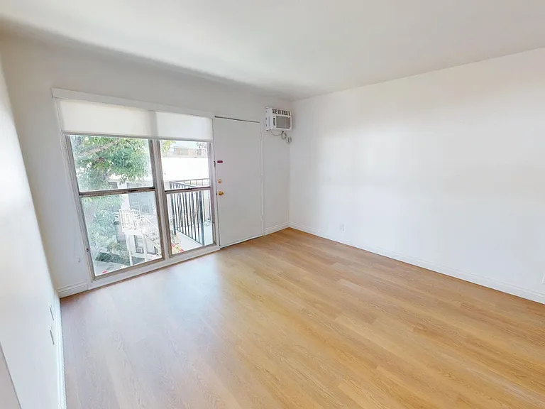 The Clair Manor Apts...Hollywood Hills...Fully Renovated...CALL NOW! — Photo 10