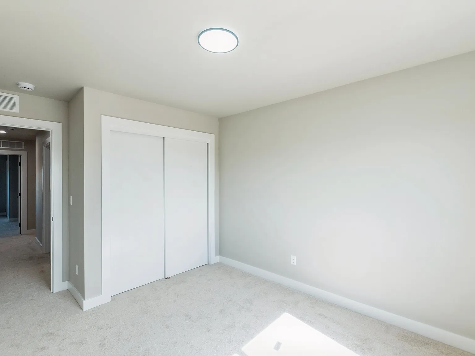 3 bed, 2.5 bath, 1600 sqft, $1,950 — Photo 3