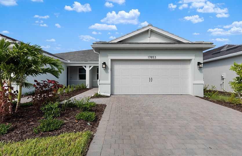 Welcoming Ellenwood Exterior