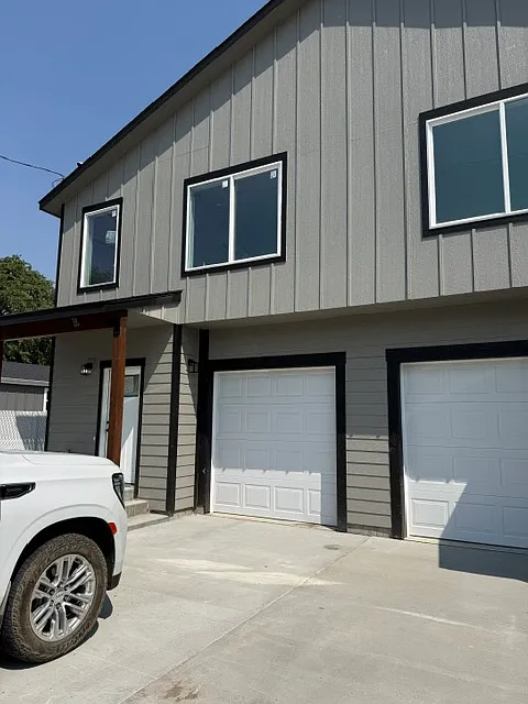 3 bed, 2.5 bath, 1600 sqft, $1,990 — Photo 2
