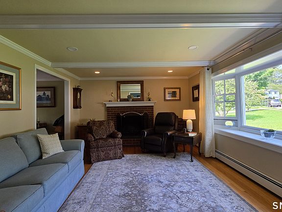 4th image of 261 Ridgewood Drive