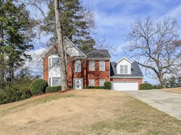 2585 McCoy Dr, East Pt, GA 30344