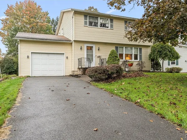 102 Teakwood Ln, Minoa, NY 13116