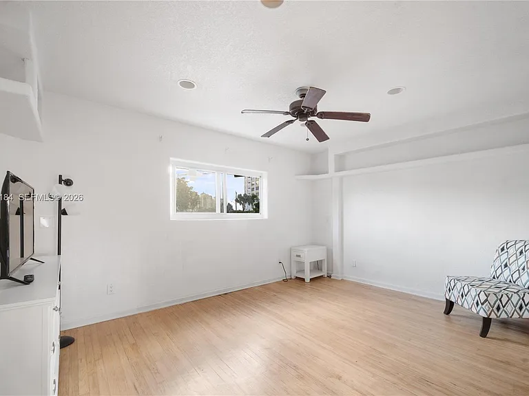 905 Sunrise Ln #905 — Photo 18