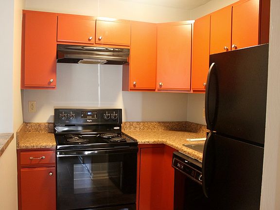 2nd image of 1426 Bradley Dr #4B-2Ba