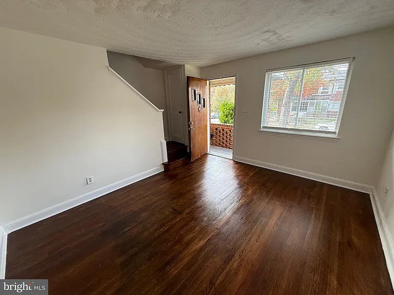 374 Chaplin St SE — Photo 12