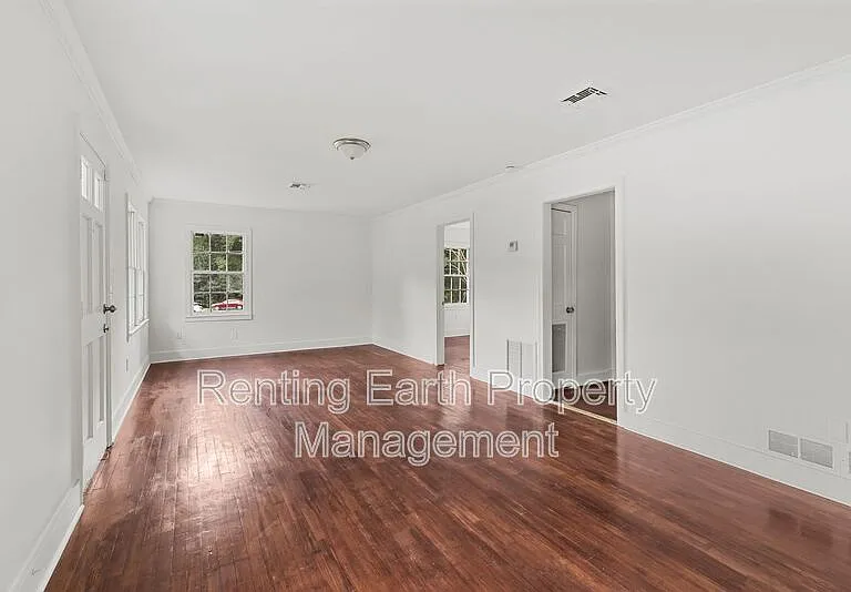 2537 3rd St NE — Photo 15