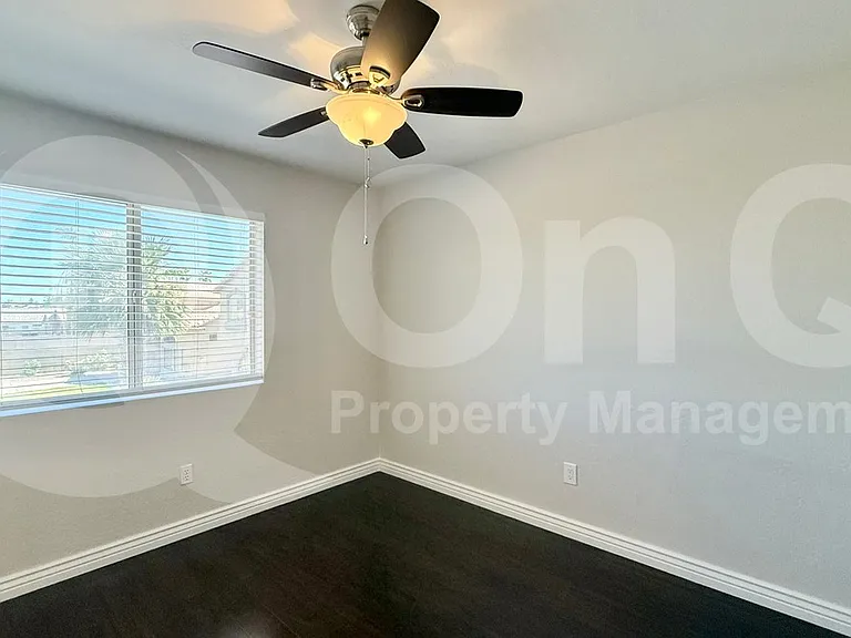 570 S Williams Pl — Photo 13