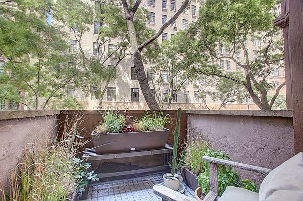 1st image of 8 W 90th St APT 3
