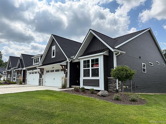 2nd image of 1034 Camellia Cir #46