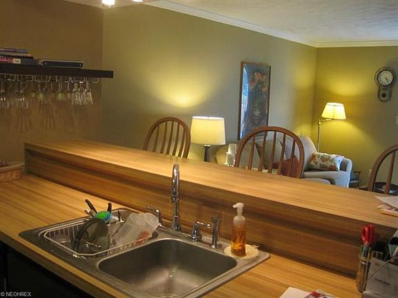 4th image of 1049 Sunhaven Dr