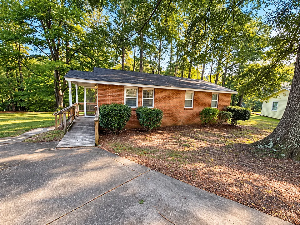 655 Sumner Pl