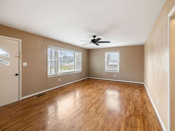 5th image of 506 Oakwood Dr