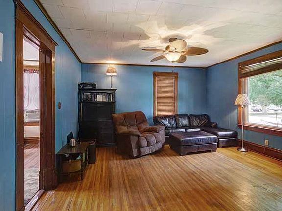 2nd image of 409 Elm St