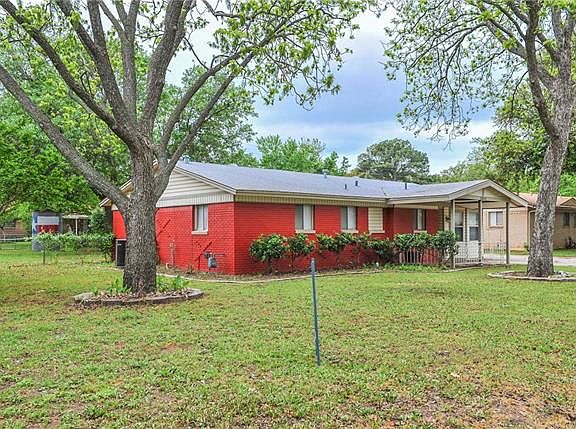 3rd image of 1800 Dogwood Dr