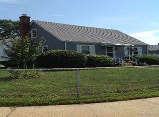 4 Robert Ave, Massapequa, NY 11758