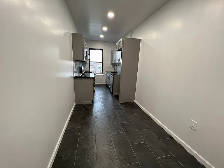37-06 69th St #5F — Photo 2