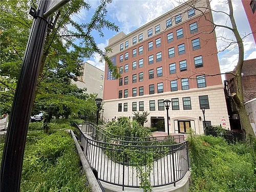 13 Main St #6D Photo 1