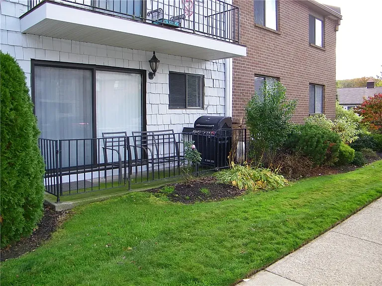 20-4 Great Wood Ct — Photo 2