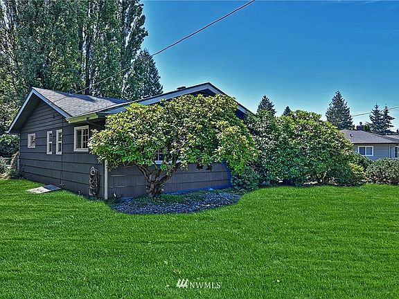 3rd image of 5016 84th St NE