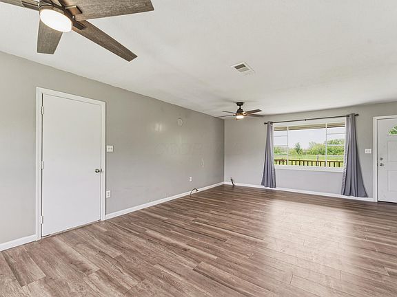 5th image of 19379 Hall Rd